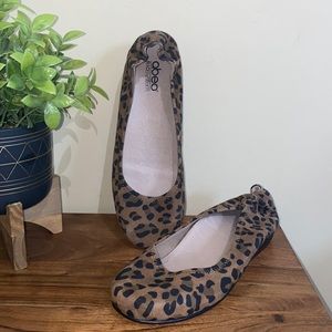 Abeo leopard print flat size 8 neutral